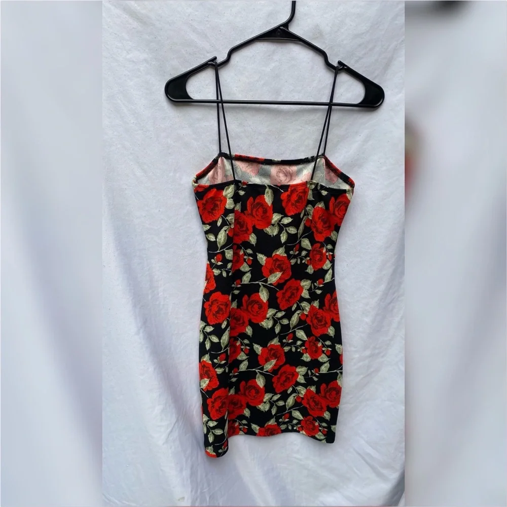 Rose patterned bodycon mini strap dress size medium - Picture 2 of 4